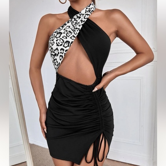 Backless Drawstring Body-con Dress - Picture 2 of 5